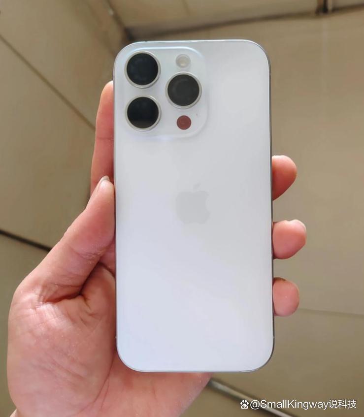 iPhone17和iPhone16 Pro咋选? 一文讲透苹果16Pro与17基础款参数对比