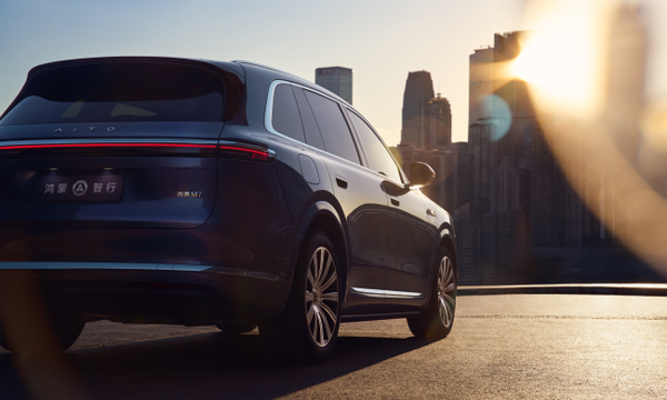 物超所值！全新问界M7“高配得感”实现1小时小订10万台