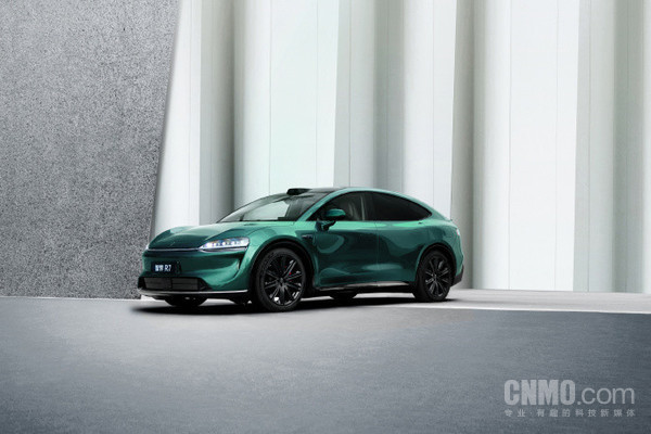 智界R7被货车撞击乘客无恙 海蓝天：安全是最大的豪华