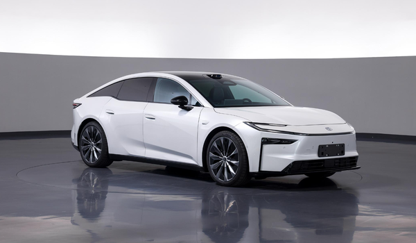 广汽丰田铂智7完成申报：D级纯电轿车 配207kW电机