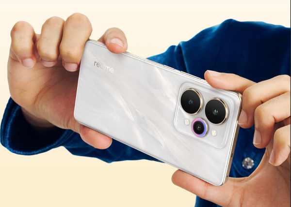 真我15系列手机发布 7K电池＋超强影像 1199元起售