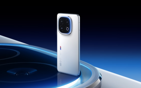 iQOO 15现身跑分平台 搭载骁龙旗舰芯或10月发布