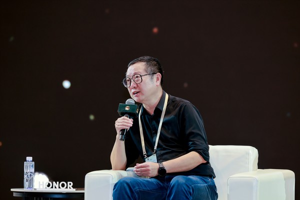 刘慈欣谈科幻作家的集体AI焦虑：我们并没有什么是AI不可替代的