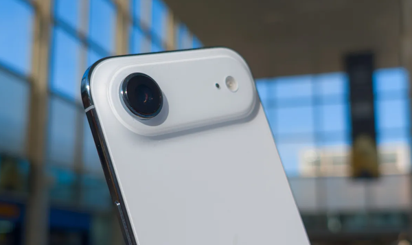 外媒：苹果折叠屏可能是iPhone Air三明治 明年问世