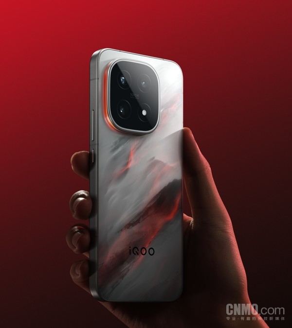 产品经理：iQOO 15标准版潜望镜头看齐小米17 Pro Max