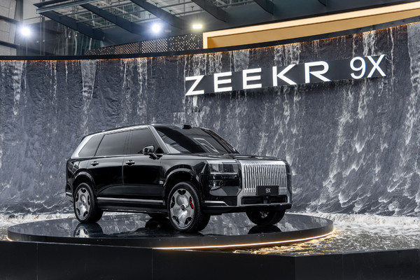 极氪发布全球加速最快混动SUV：极氪9X 顶配售60万