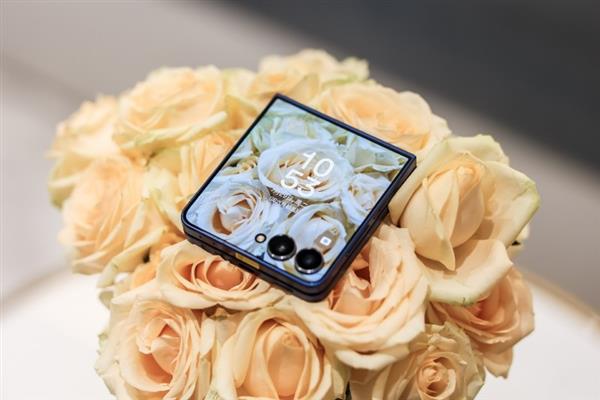 国庆中秋好礼 充满“AI”的三星Galaxy Z Flip7是首选