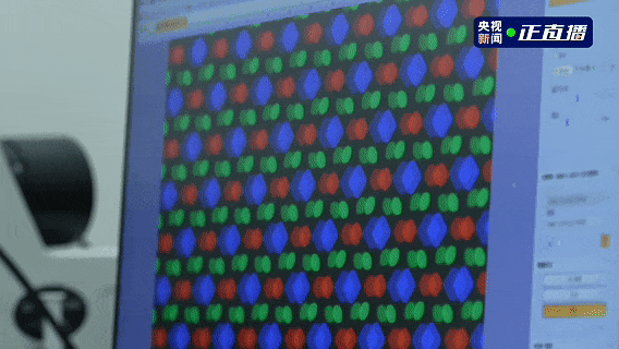 央视撒贝宁探厂刷屏：天马用天工屏给OLED换了一条新赛道！