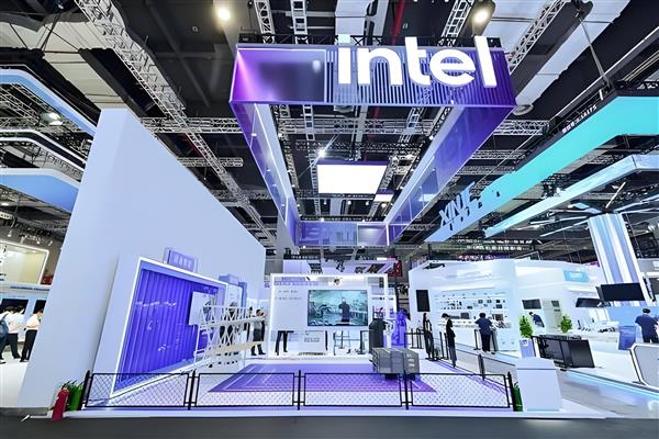 英特尔发布《具身智能的智慧工厂创新应用白皮书》  引领工业AI与机器人融合新方向