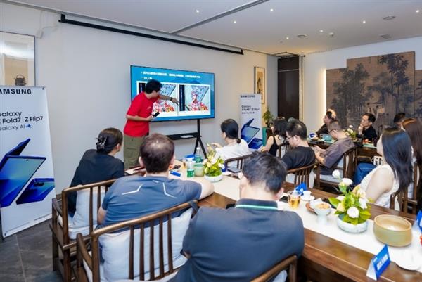 古巷光影新语：三星Galaxy Z系列在成都定格时空对话