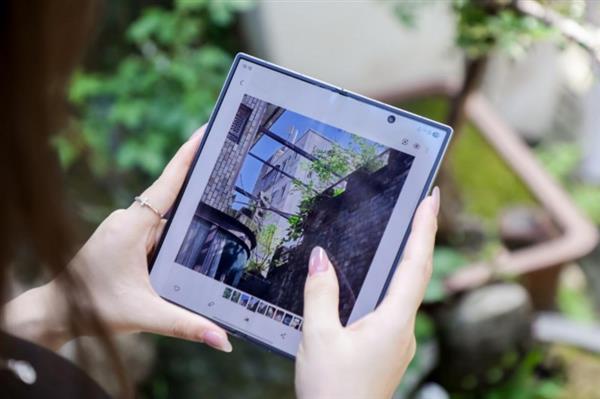 科技融合艺术：三星Galaxy Z系列以创新AI影像探索城市之美