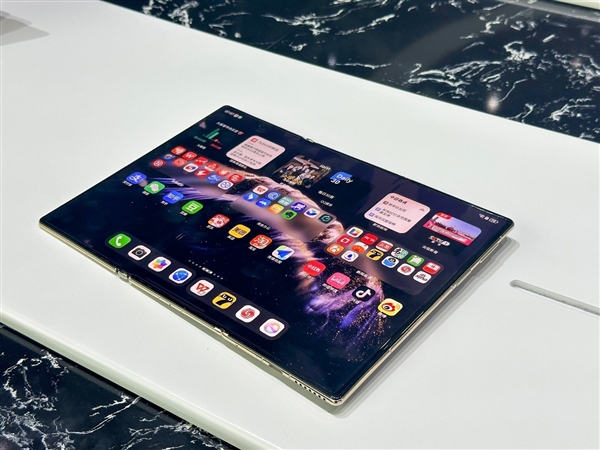 口袋里的鸿蒙PC！华为新三折叠上手