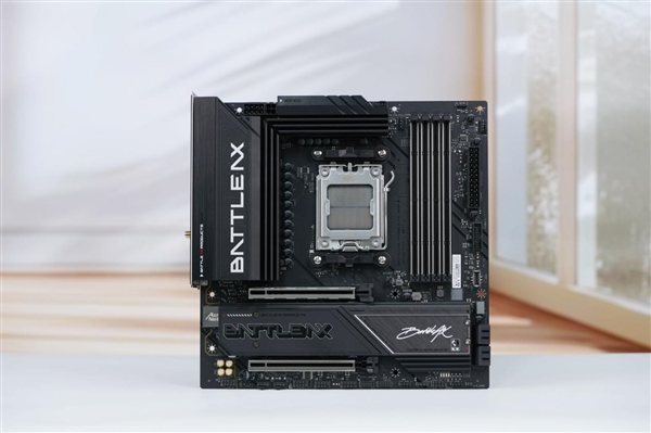 高性价比游戏利器！七彩虹战斧B850M超级黑刃主板图赏