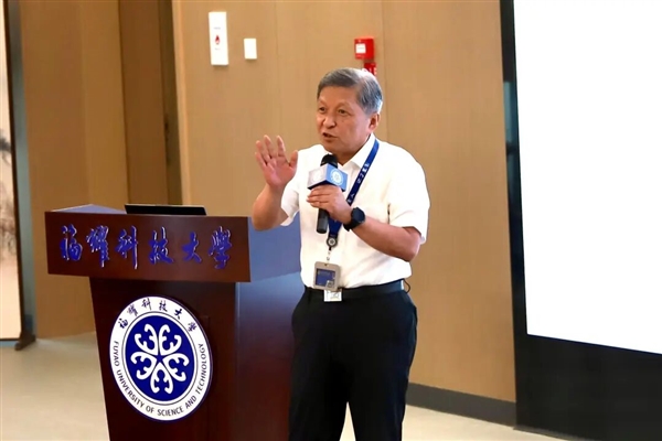 福耀科技大学新生第一课：王树国回应大一大二不上专业课