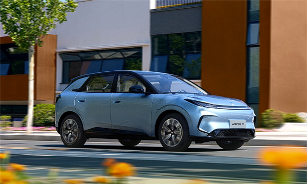 6.28万起 全新纯电小型车极狐T1上市：吉利星愿的对手来了