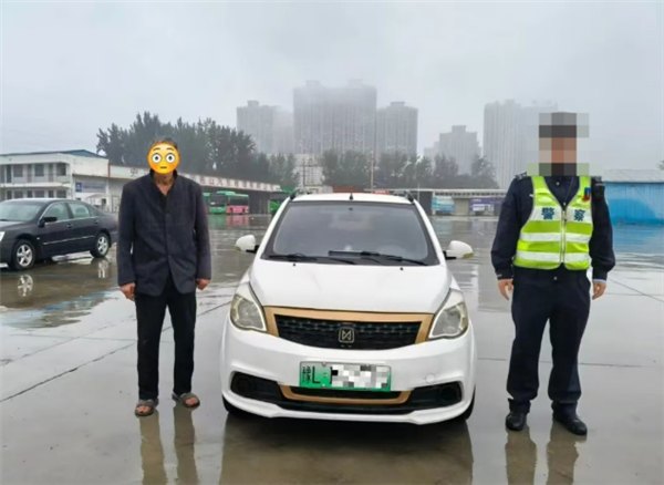 大爷无证驾驶一年多内违章279条：以为跟骑自行车一样不用考证