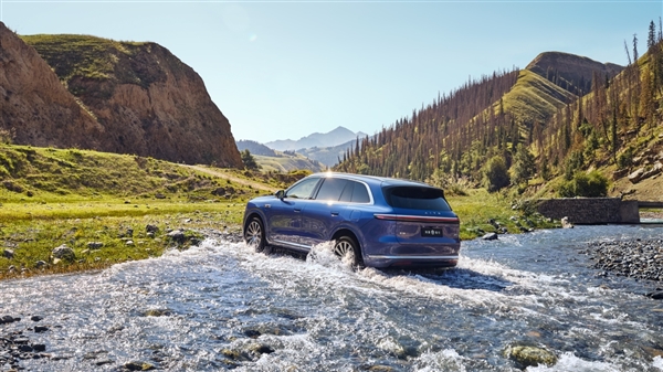 车载小艺全新升级：更有真人感 让智慧出行始于一声“小艺小艺”