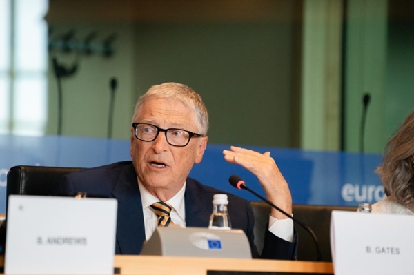 比尔盖茨承诺捐65亿对抗疾病！呼吁停止减少卫生经费