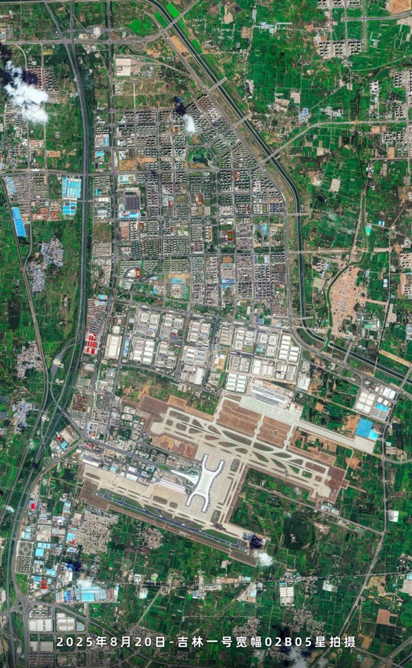 从厂房到跑道：卫星镜头下郑州的富士康与机场