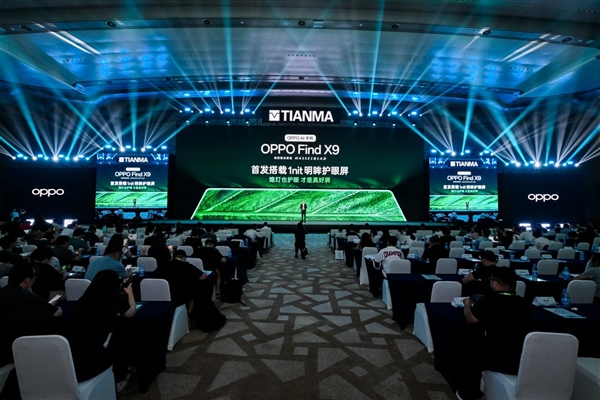 央视撒贝宁探厂刷屏：天马用天工屏给OLED换了一条新赛道！