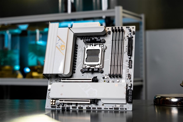 七彩虹两款WIFI7主板新品齐发！战斧超级黑刃与MEOW B850：首发799元起