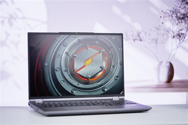 升级长江存储PC450固态硬盘 机械革命耀世16 Ultra图赏