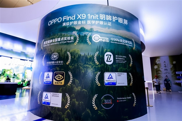 央视撒贝宁探厂刷屏：天马用天工屏给OLED换了一条新赛道！