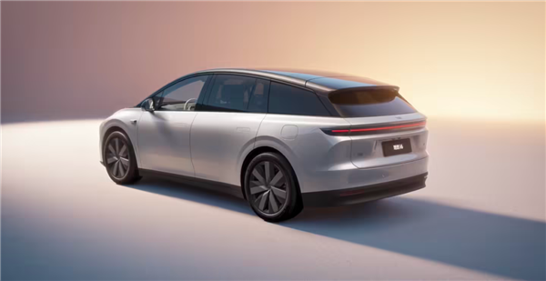 24.98万元！理想纯电i6发布 李想揭晓“鲨鱼”涂鸦版