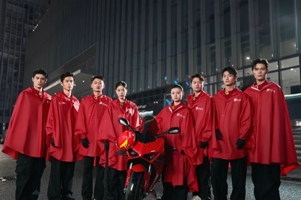 京东：为全职骑手免费配置红斗篷雨衣 恶劣天气超时免罚