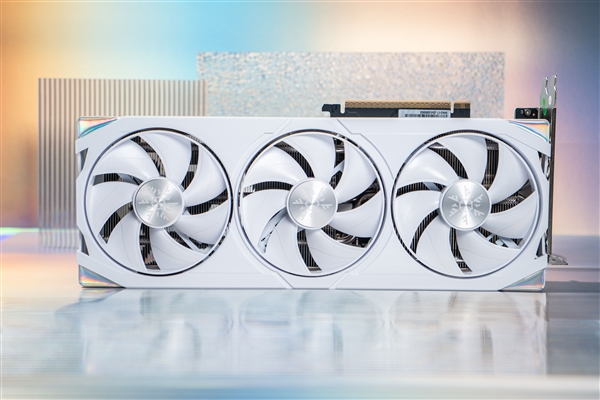 《时间旅者:重生曙光》耕升RTX 5070 踏雪 OC体验跨越时空的生存插图8 《时间旅者:重生曙光》耕升RTX 5070 踏雪 OC体验跨越时空的生存