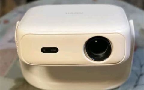 2025 百元投影仪对比实测 哈趣 H3 和小明 Q6Neo 怎么选