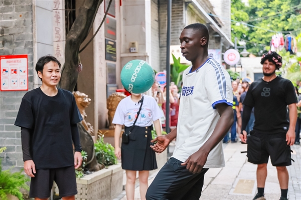 国际网红“无语哥”广州非遗之旅精彩纷呈 快手独家直播斩获3400万观看