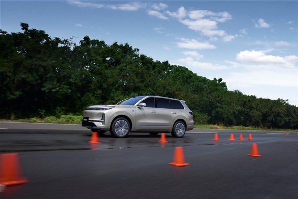 吉利丢王炸 17.38万的银河M9 开始无差别攻击插图4 吉利丢王炸 17.38万的银河M9 开始无差别攻击