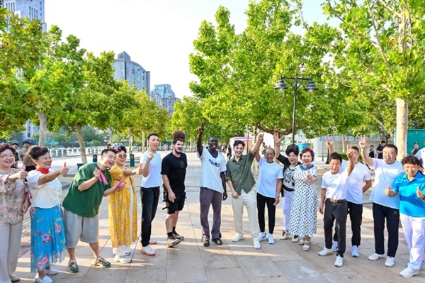 无语哥中国行快手独家直播圆满落幕 超1亿人次共同鉴跨文化幽默盛宴