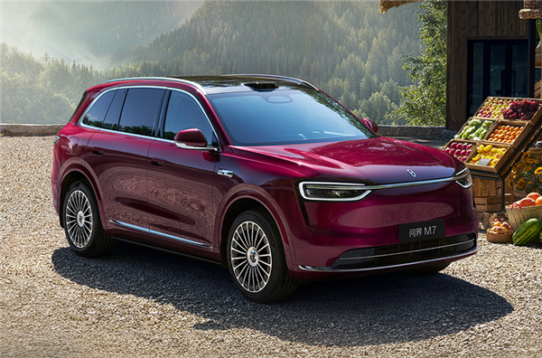 余承东发布首个默片视频：用全新问界M7挑战山城重庆 全程一句话不说