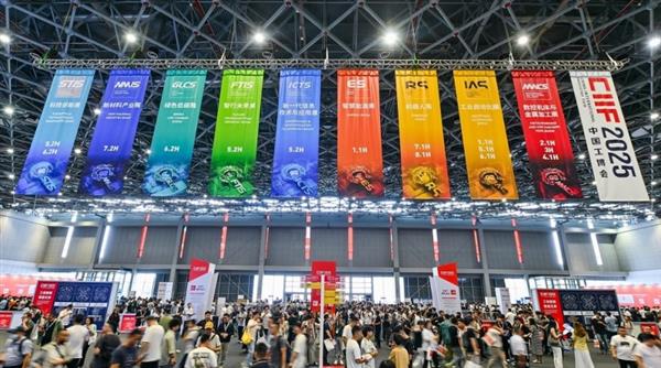 两会、博鳌、工博会  为何都是中国奔图