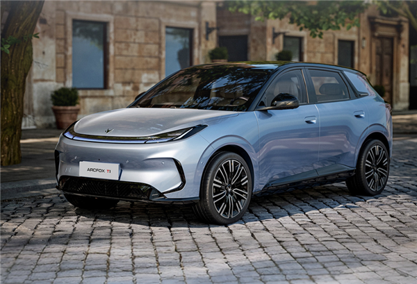 爆款纯电小车+1！全新极狐T1上市12小时大定26558台