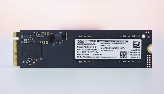 新一代X4-9070闪存的雷霆之威！长江存储PC450 1TB SSD评测：性能全方位提升 不用散热片也能发挥最强性能