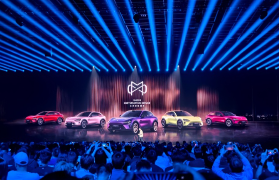 小米YU7推出“嫩芽黄”车漆 雷军：这颜色只有我能Hold住