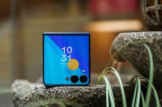 定义下一代小折叠 看三星Galaxy Z Flip7的内外双重革新之路