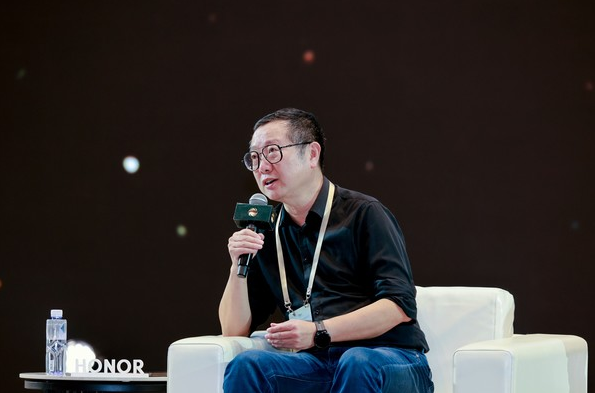 刘慈欣谈AI焦虑：我们并没有什么是AI不可替代的