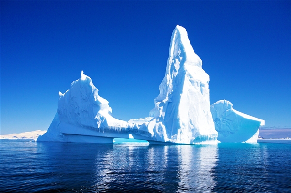世界最大冰山解体：将在几周内变小到无法辨识