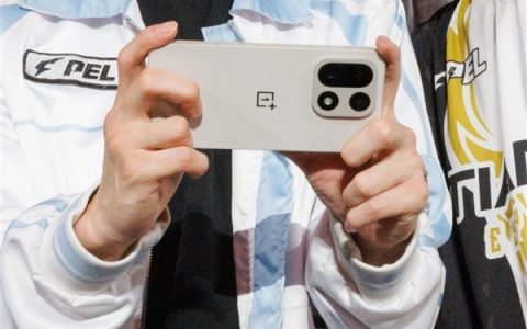 一加15 1.15mm下巴刷新纪录！李杰：正面太美了