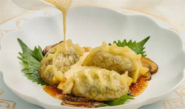 LV首尔开餐厅3只牛肉饺子243元：印有经典图案