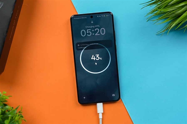 真我GT8蓄势待发：2K直屏+骁龙8 Elite 号称最强标准版