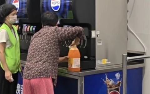 山姆回应顾客自带桶续杯饮料：确有类似情况 工作人员会劝阻