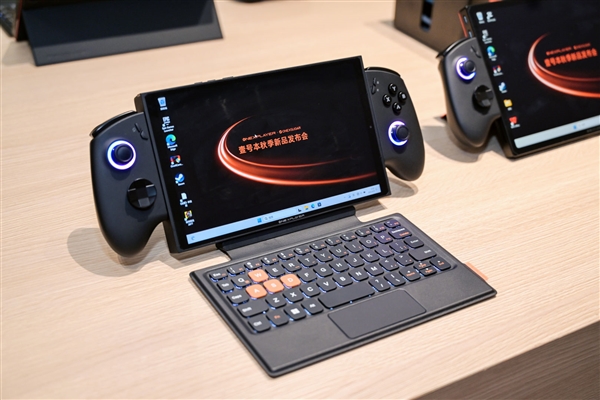 399元起 堪比指甲盖！佰维发布最小的国产mini SSD硬盘：只比TF卡大一点