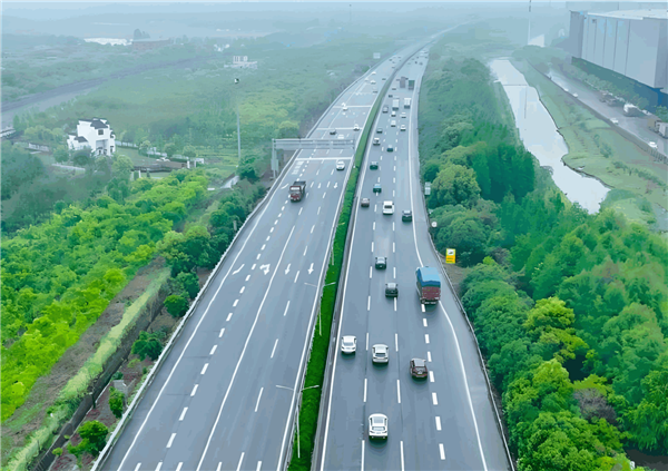 继五一提前半月上高速后 女子十一又提前两天上高速：能省1400元