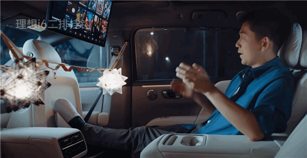 理想i6座舱体验：能当客厅又能当床