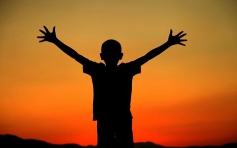 《人民日报》谈“禁带电话手表到学校”：分类管理 疏堵结合